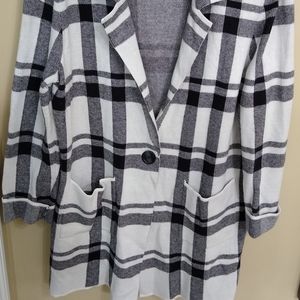 Elle black and white sweater, XL